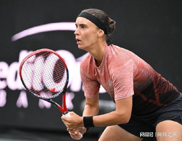 观众涌向球 观众涌向球